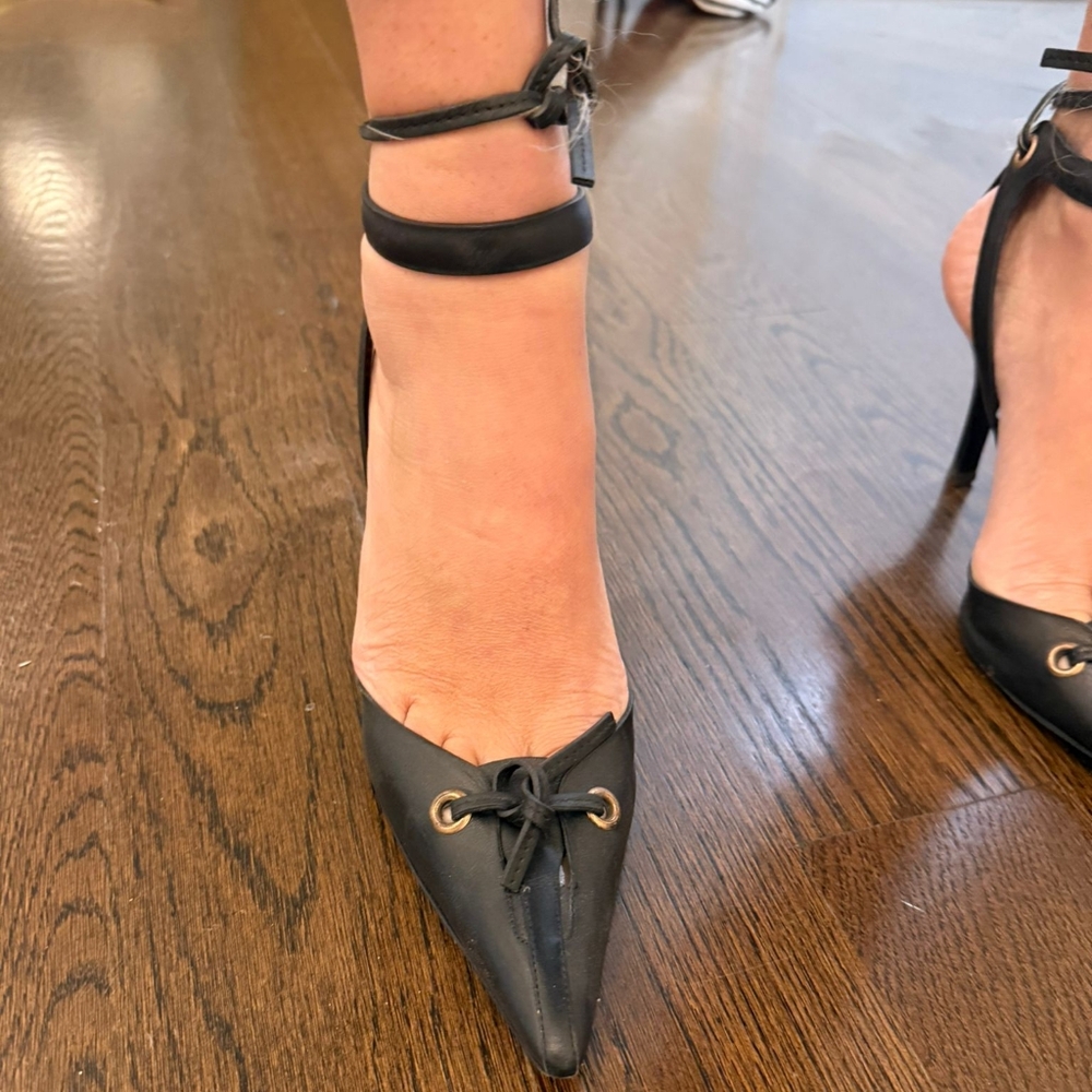 Gucci Women's Black Leather Heels Size 8.5 shoes